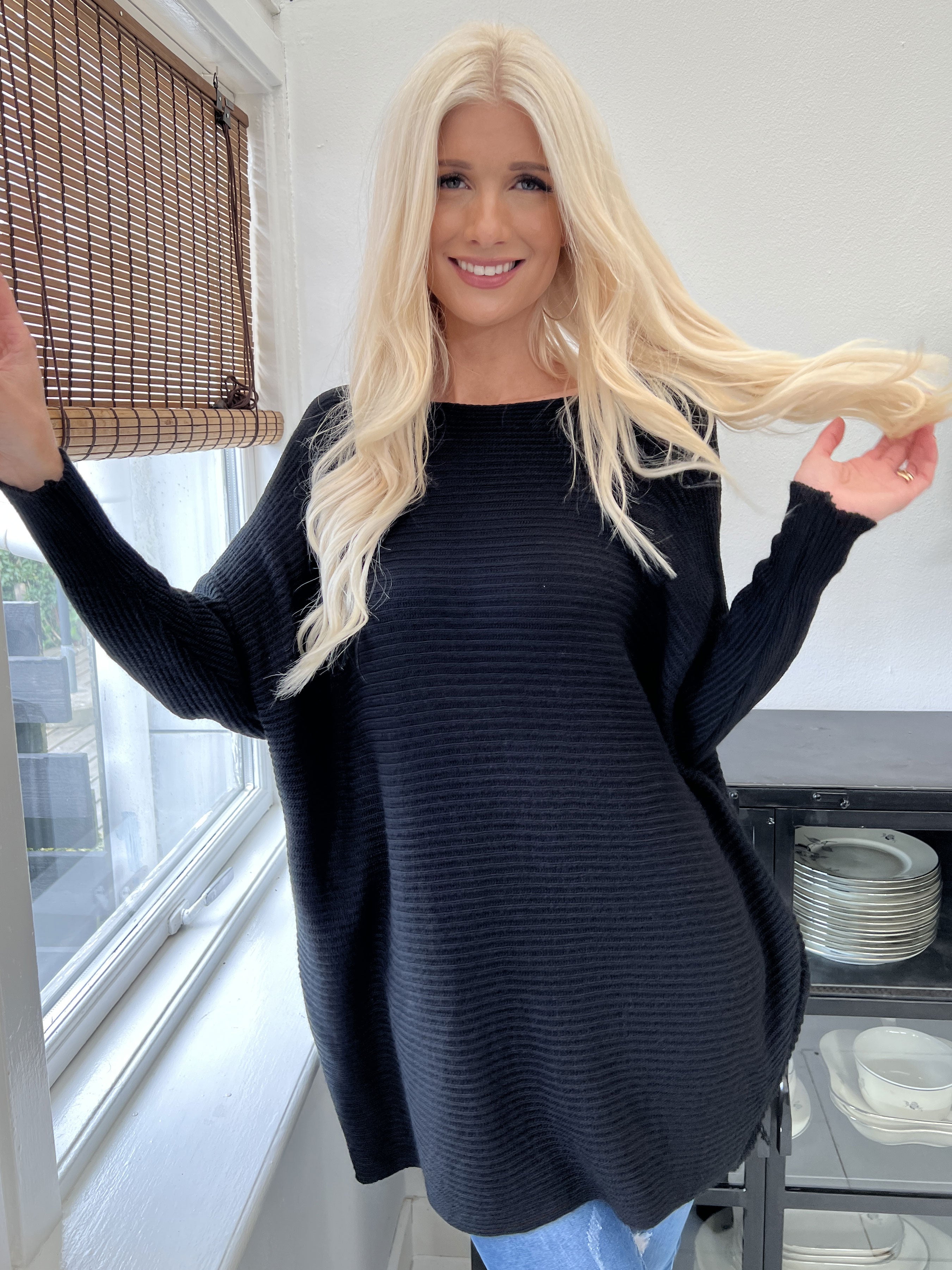 Teddy - Stickad blus med åtsittande ärmar